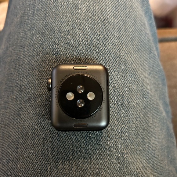 Apple Watch Series 3 GPS- 38mm S/M band - Picture 5 of 6